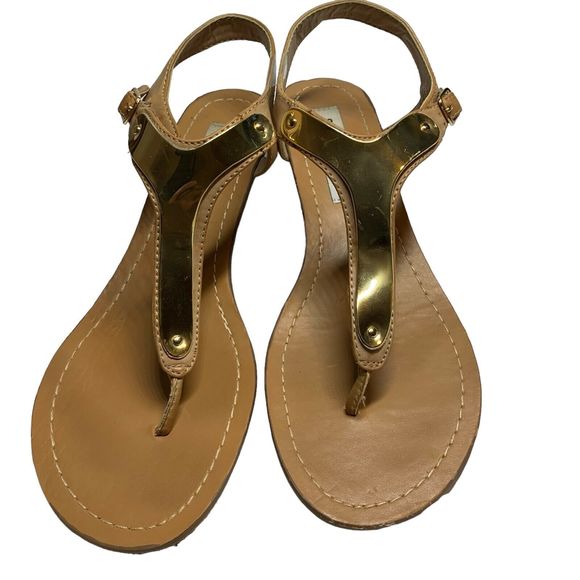Steve Madden Gold Thong Sandals Size 6.5 1" Heel Good Condition Beachy Resort - Picture 1 of 7